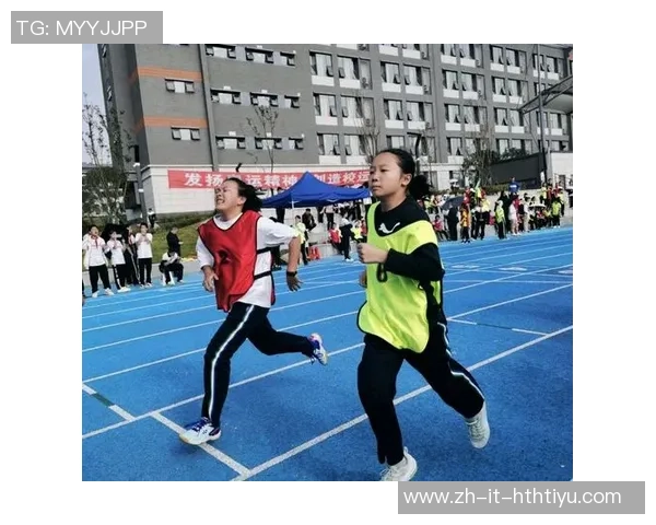 足球板鸭队勇夺冠军展现团队精神与拼搏精神的辉煌历程